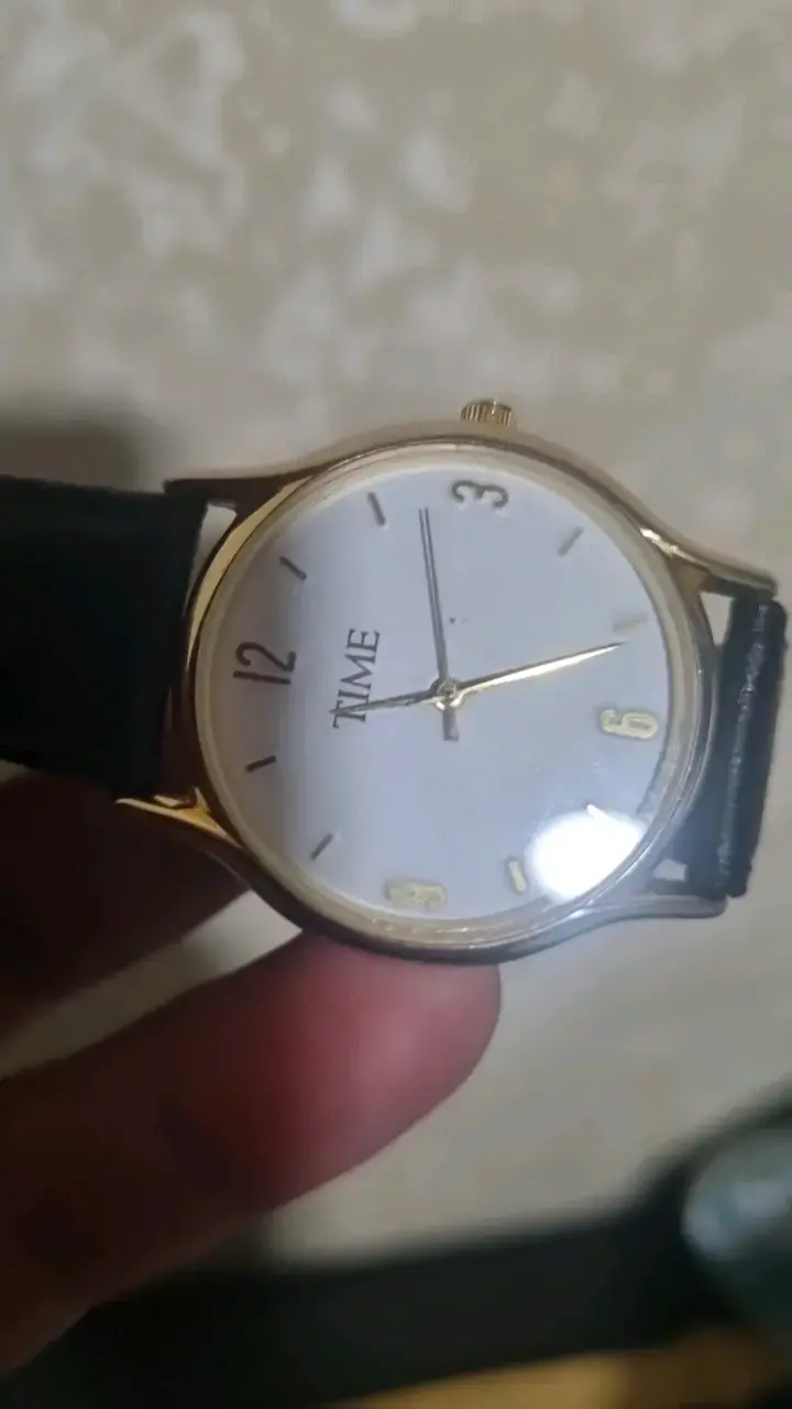 Reloj de pulsera clásico con correa negra - 4