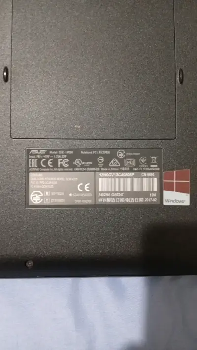 Notebook ASUS con cargador y adaptadores - miniatura 3