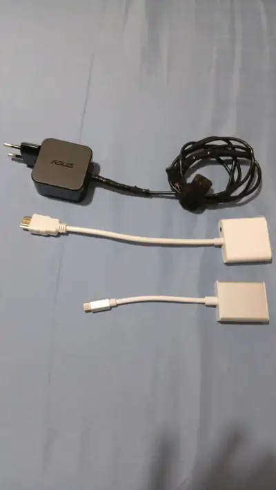 Notebook ASUS con cargador y adaptadores - miniatura 5