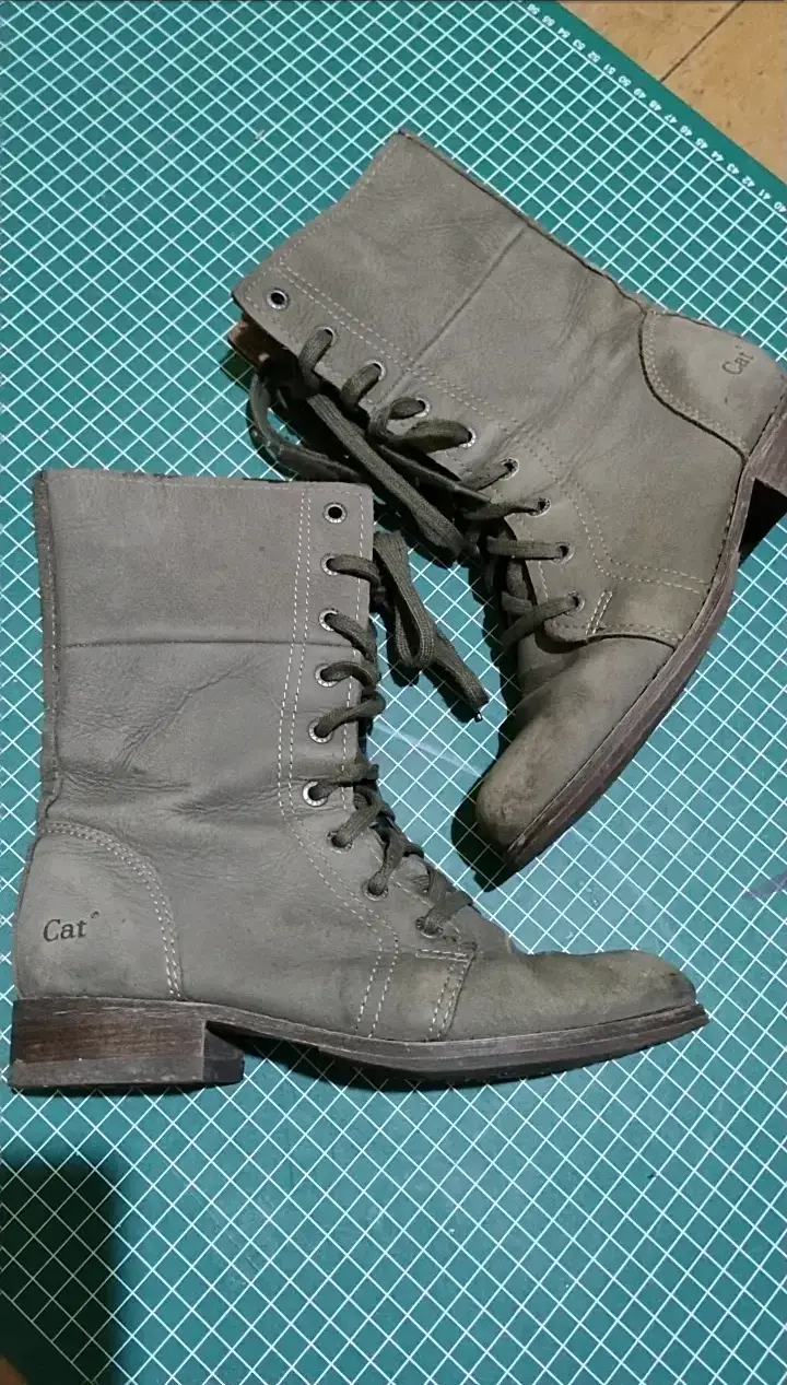 Botas de cuero CAT con cordones - 1