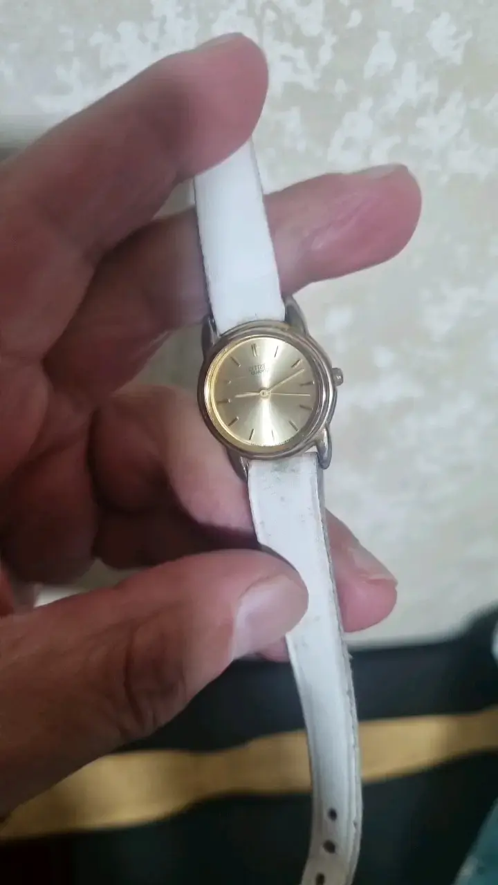 Reloj citizen dorado con correa blanca - 3