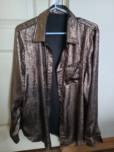 Camisa metálica brillante para mujer - miniatura 1