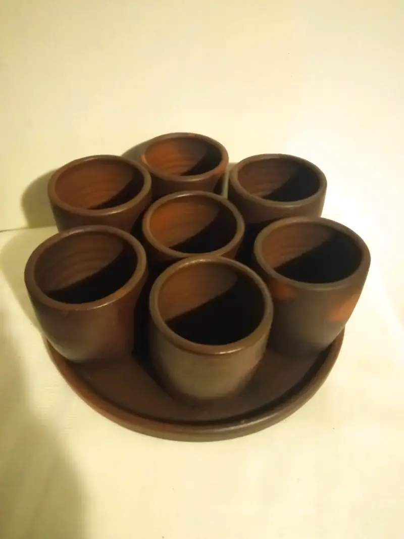 Juego de Vasos de Barro con Bandeja - 6