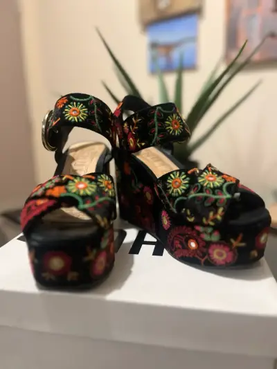 Sandalias de plataforma bordadas Schutz - miniatura 2