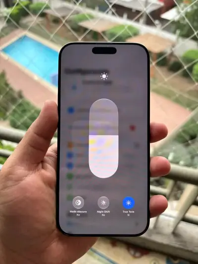 iPhone 16 Pro Max 256GB en excelente estado - miniatura 2