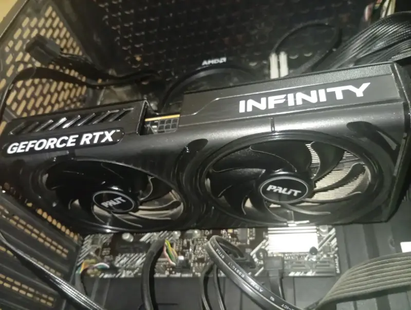 Tarjeta Gráfica Palit 2 GeForce RTX 5060 8GB OC - 3