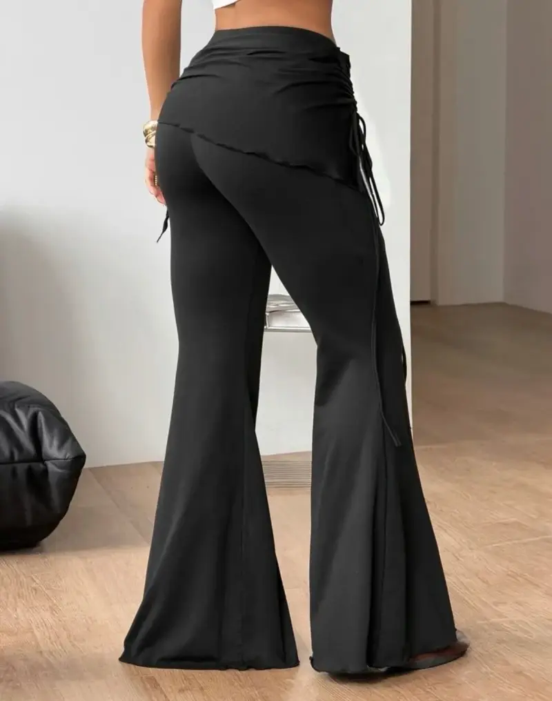 Pantalones acampanados negros con cinturón ajustable - 2