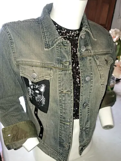 Chaqueta de mezclilla con diseño de gato - miniatura 1