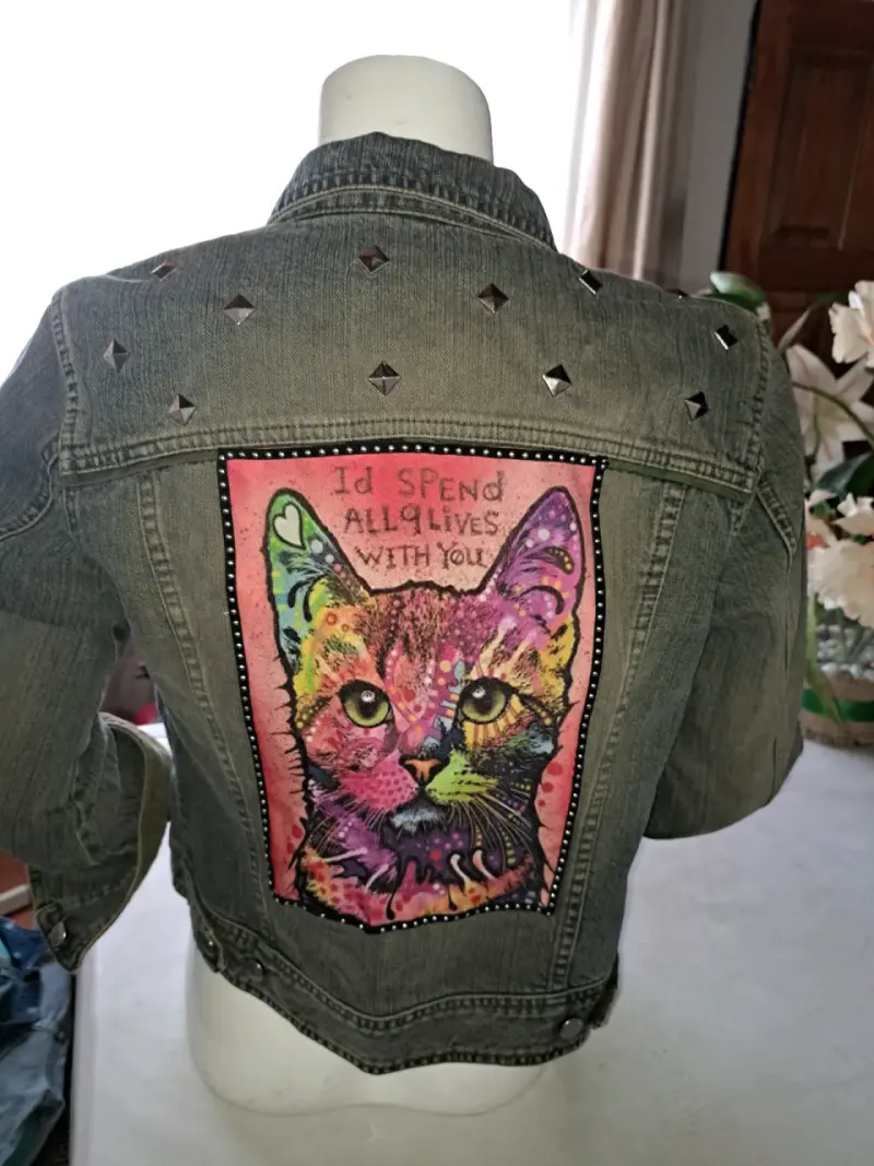 Chaqueta de mezclilla con diseño de gato - 2