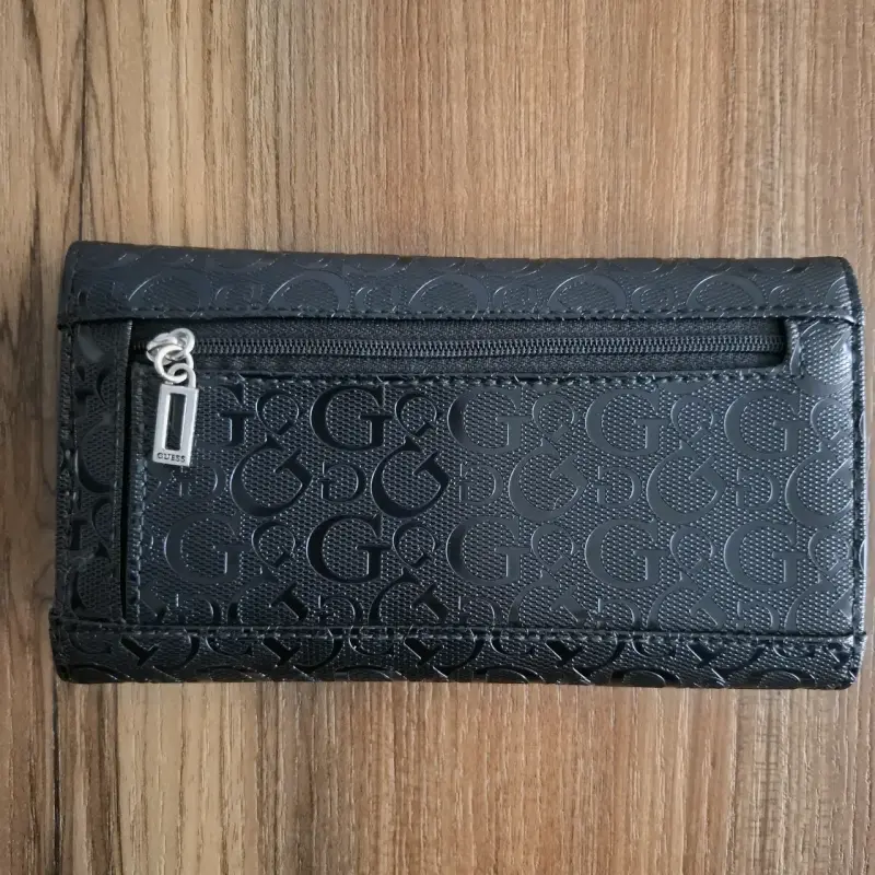 Billetera Negra Guess con Logo Grabado - 4