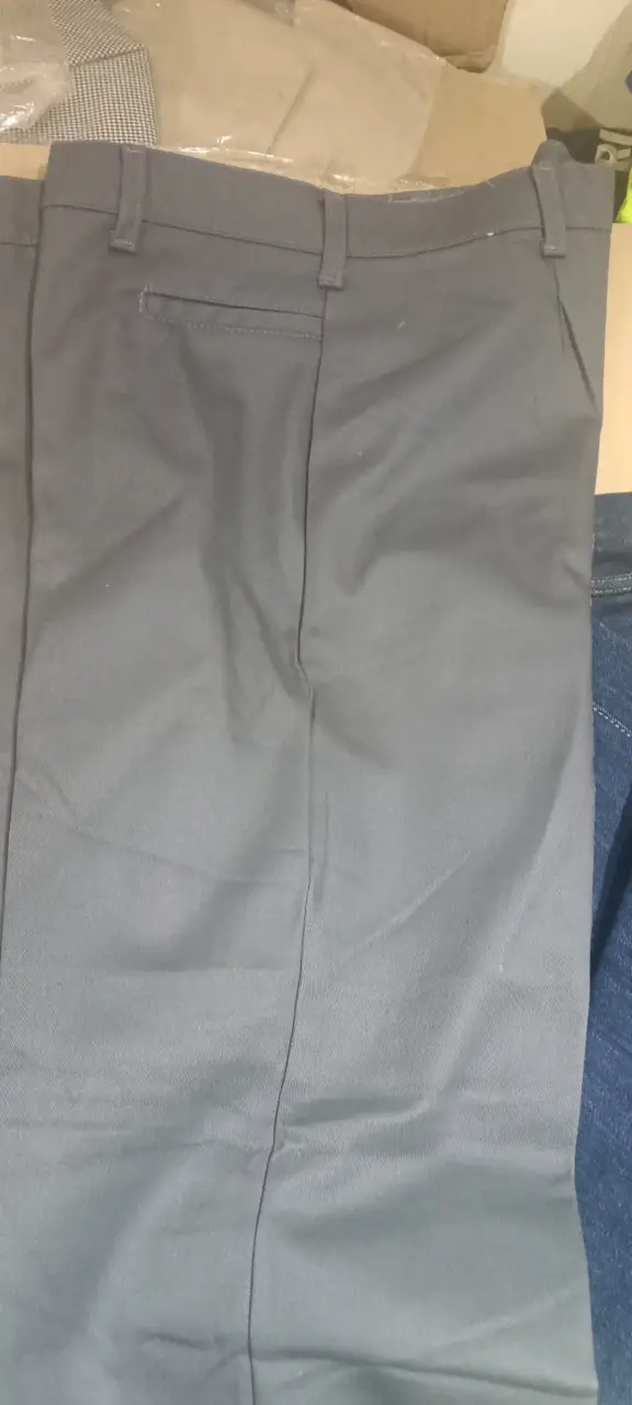 Pantalones cargo y camisas - 2