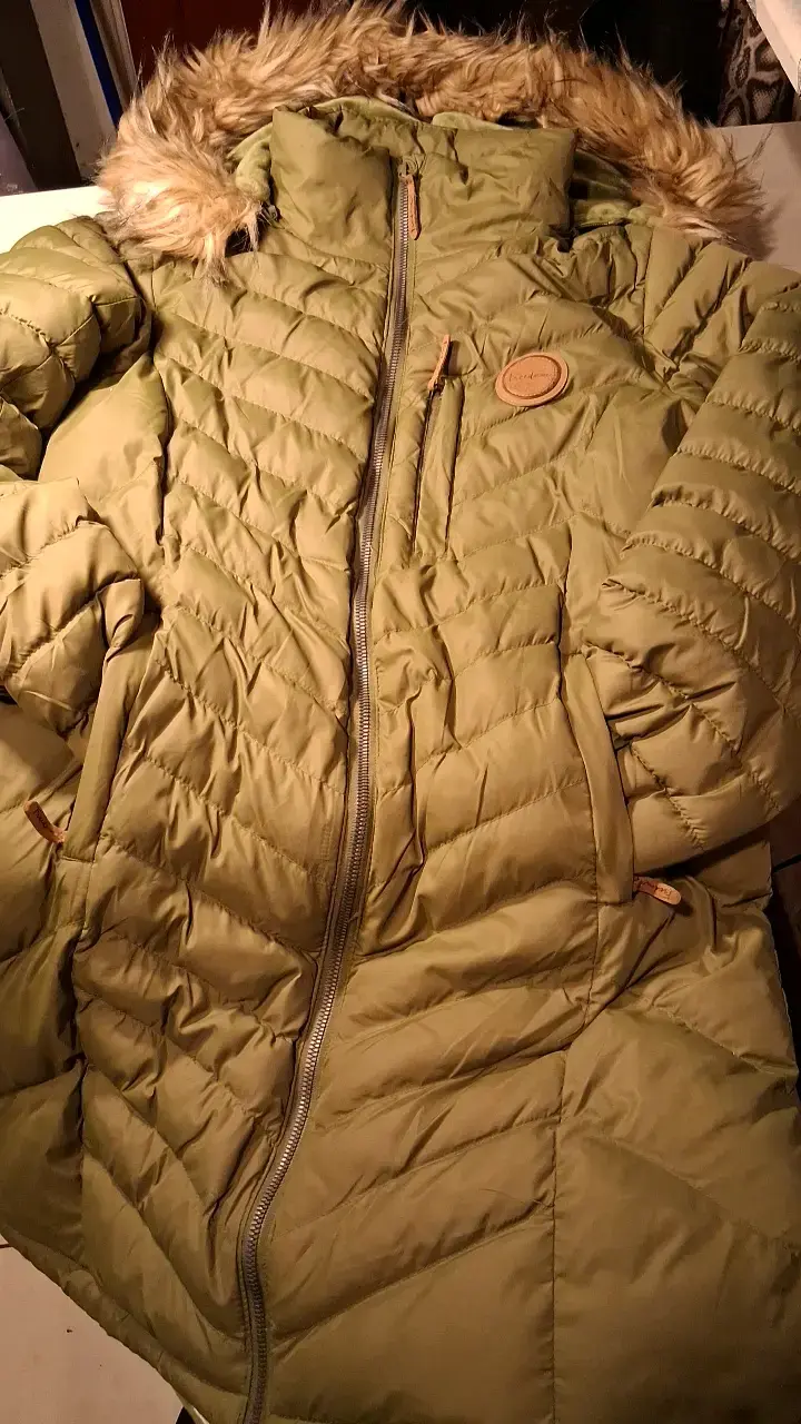 Parka verde con capucha de piel sintética - 3