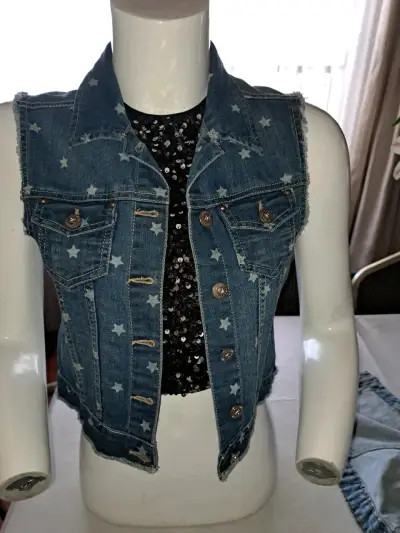 Chaleco de mezclilla con estrellas para mujer - miniatura 1