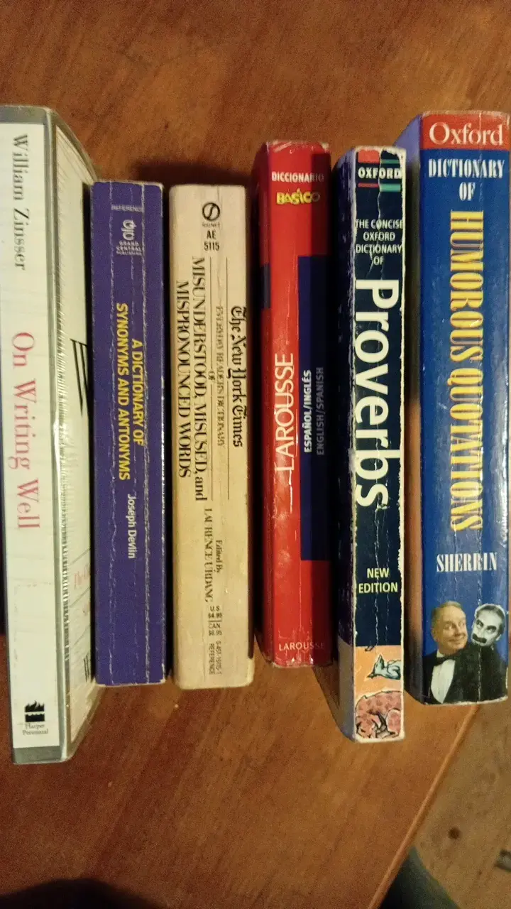 Lote de libros de escritura y diccionarios - 4