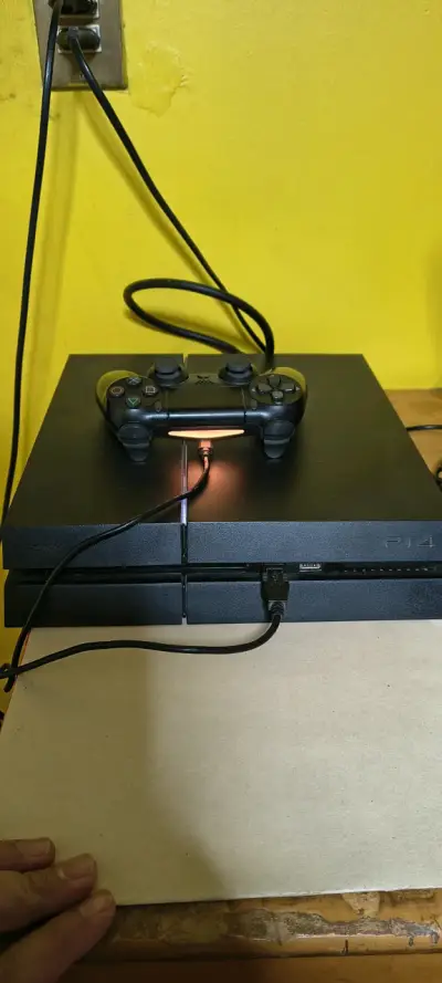 Consola PS4 con control y juegos incluidos - miniatura 1