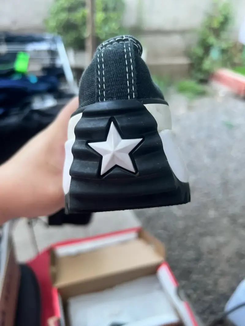 Zapatillas negras Converse con suela gruesa - 3