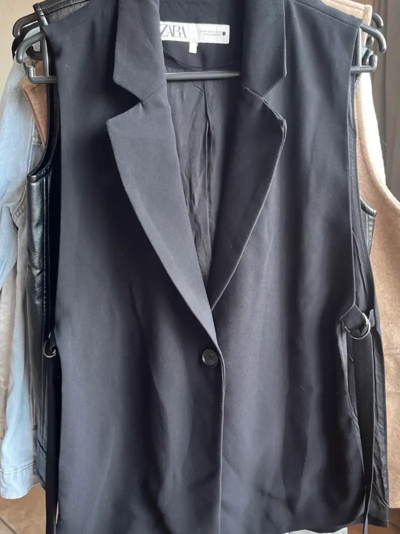 Blazer sin mangas marca Zara - 2