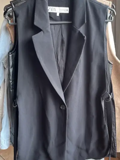 Blazer sin mangas marca Zara - miniatura 2