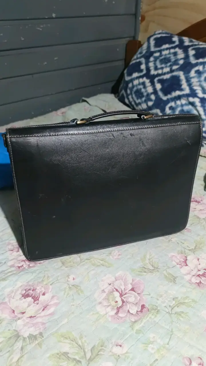 Maletín de cuero negro con hebillas - 5