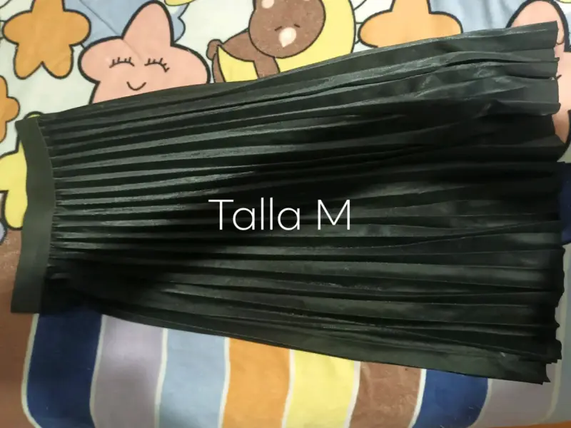 Falda plisada negra talla M