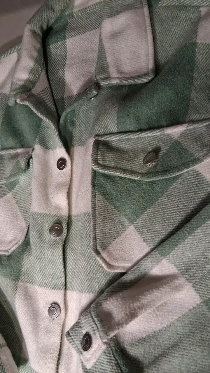 Chaqueta de franela a cuadros verde y blanco - 3