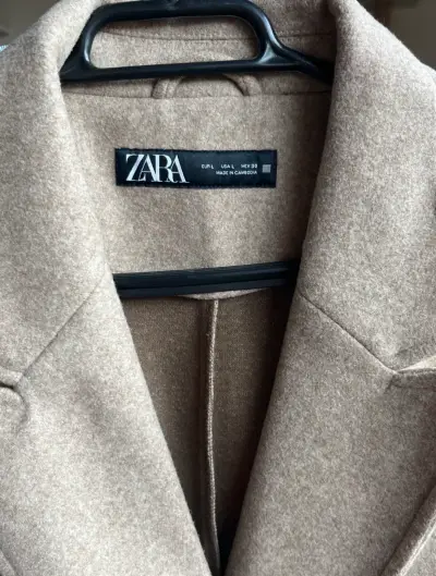 Abrigo sin mangas marca Zara - miniatura 3