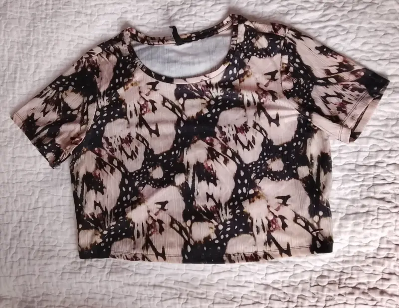 Polera corta estampada para mujer - 3