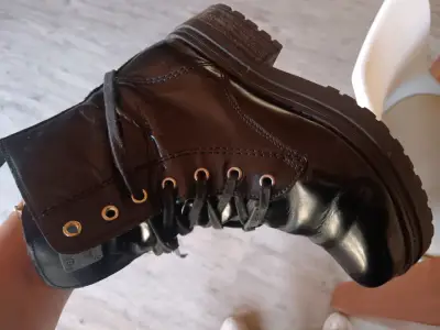 Botas de cuero negro marca exotica - miniatura 1