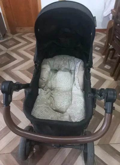 Coche de Bebé Bebesit Negro con Capota - miniatura 2
