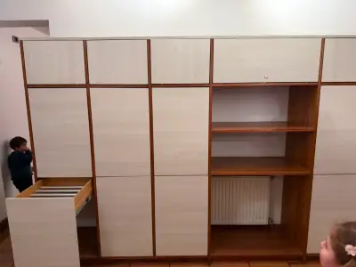 Armario de madera con múltiples compartimentos - miniatura 3