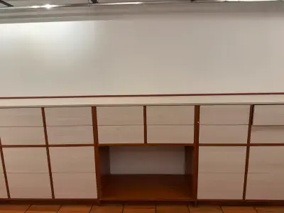 Armario de madera con múltiples compartimentos - miniatura 4