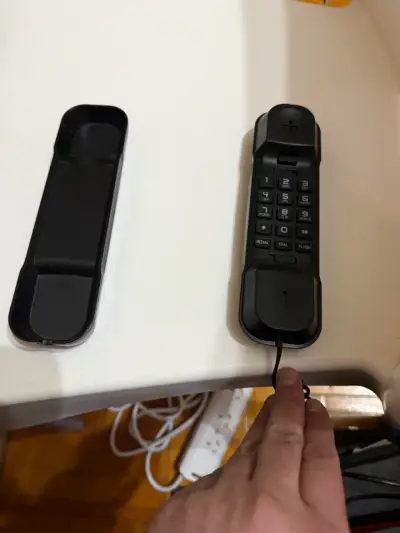 Teléfono fijo Alcatel negro con pantalla LCD - miniatura 2