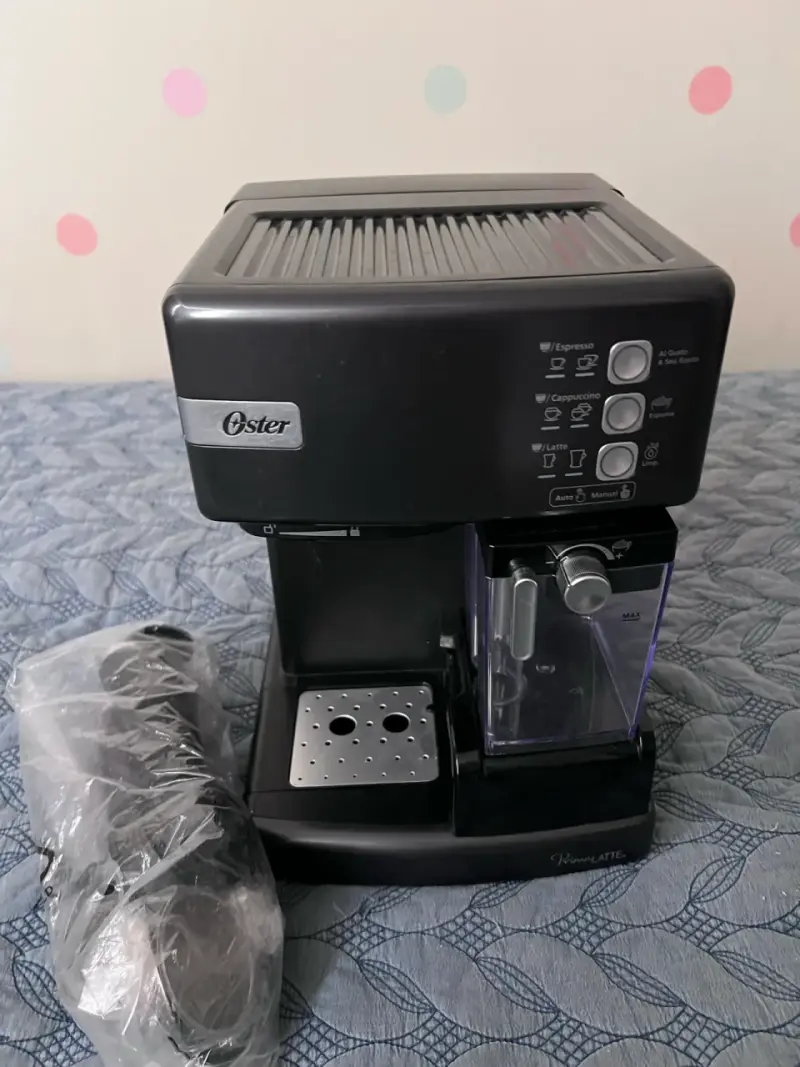 Cafetera  Oster Primalatte prácticamente nueva - 2