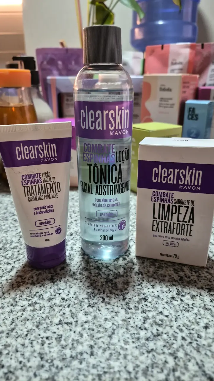 Set de cuidado facial Clearskin Avon para acné
