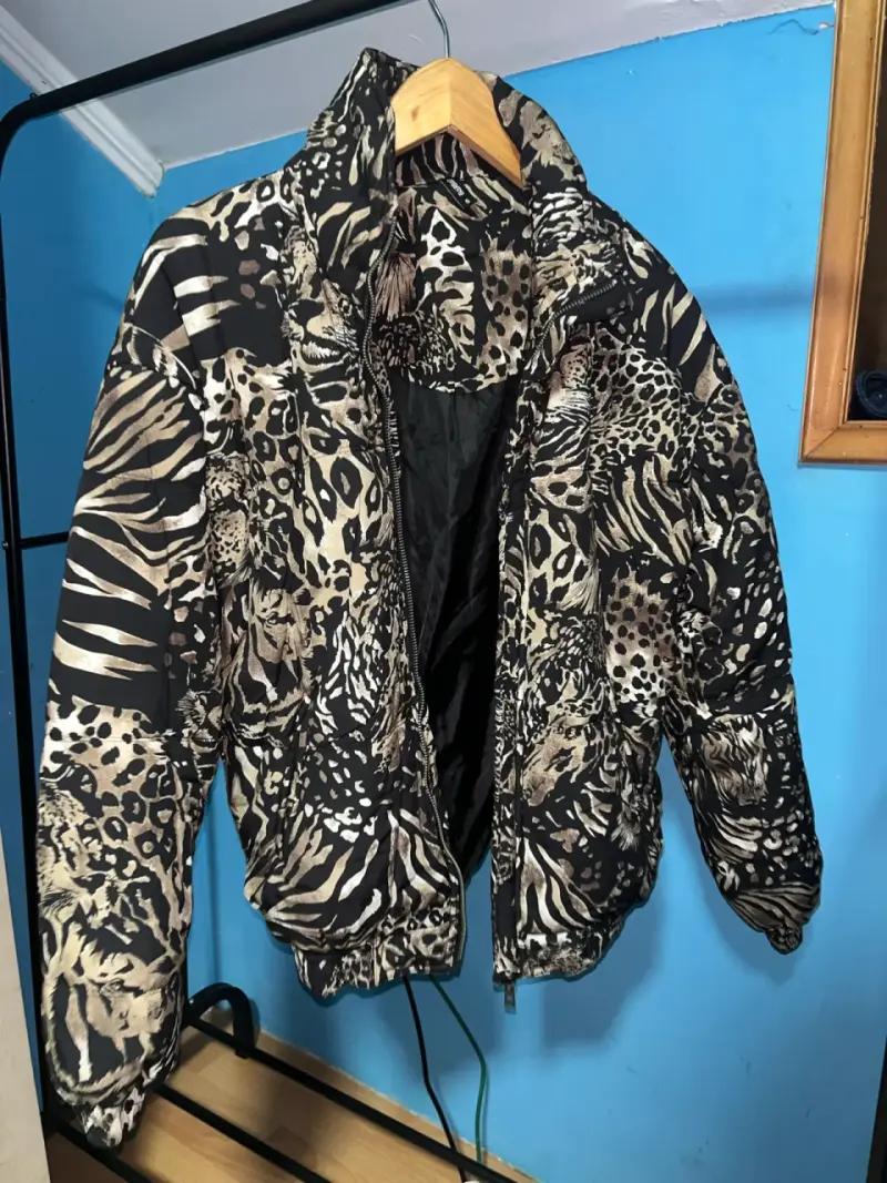 Chaqueta de mujer rosa con forro de borrego