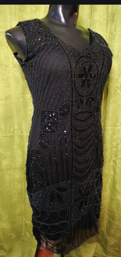 Vestido de fiesta negro con lentejuelas - miniatura 2