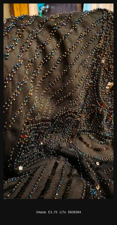 Vestido de fiesta negro con lentejuelas - miniatura 6