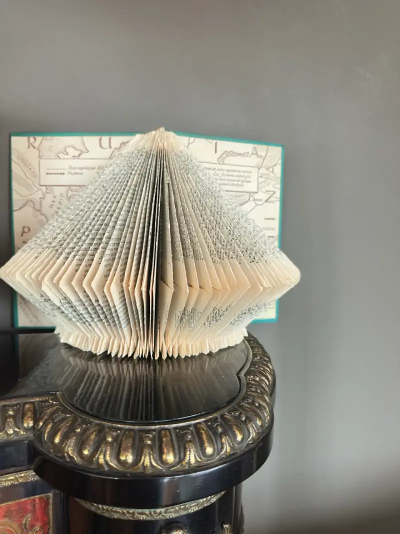 Escultura de libro plegado decorativo - 3