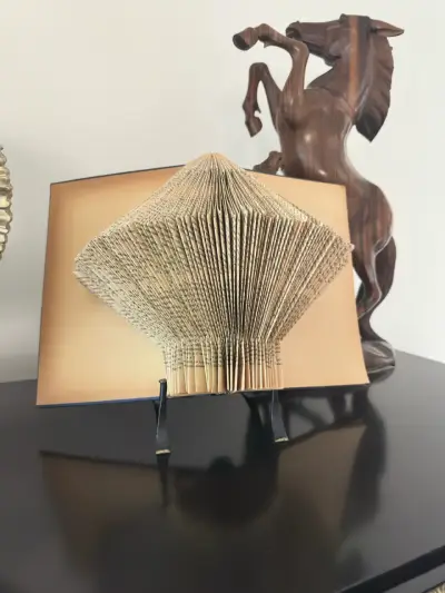 Escultura de libro plegado decorativo - miniatura 4