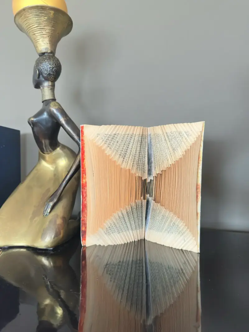 Escultura de libro plegado decorativo - 6