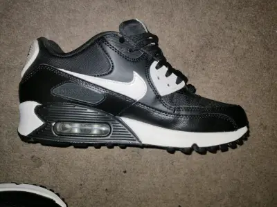 Zapatillas Nike Air Max 90 negras y blancas - miniatura 2