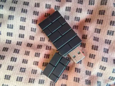 USB 8BitDo V2 para Switch y PC - miniatura 1