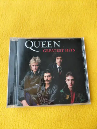 CD Queen Greatest Hits en buen estado - miniatura 1