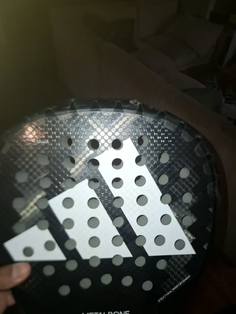 Pala de pádel Adidas Metalbone en buen estado - 2