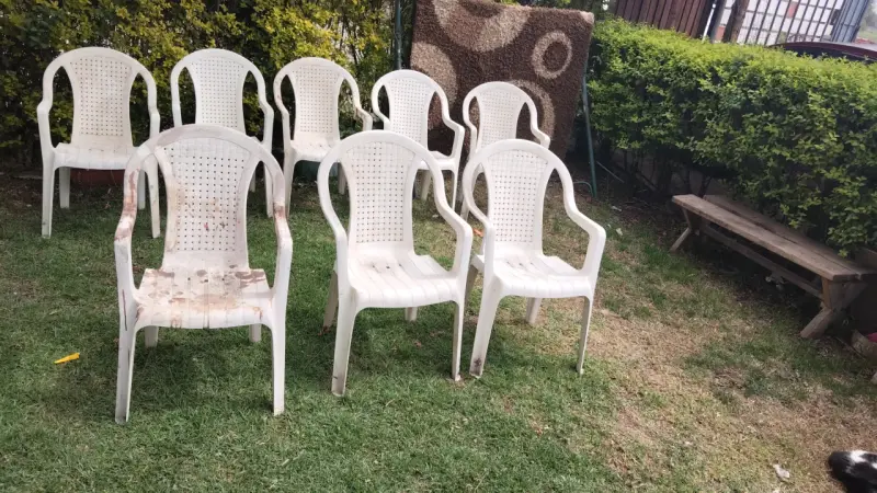 Juego de 8 sillas plásticas para jardín