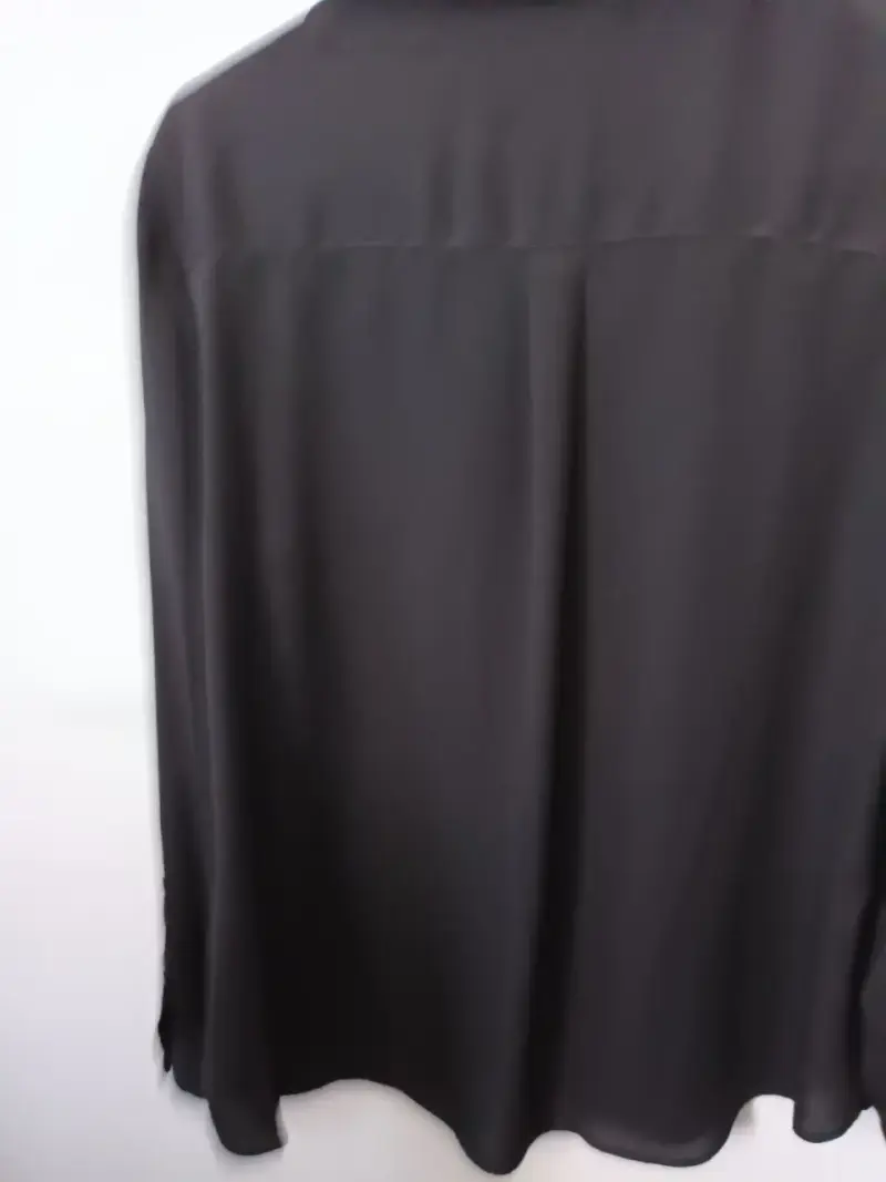 Blusa negra con encaje en los hombros talla 46 - 3