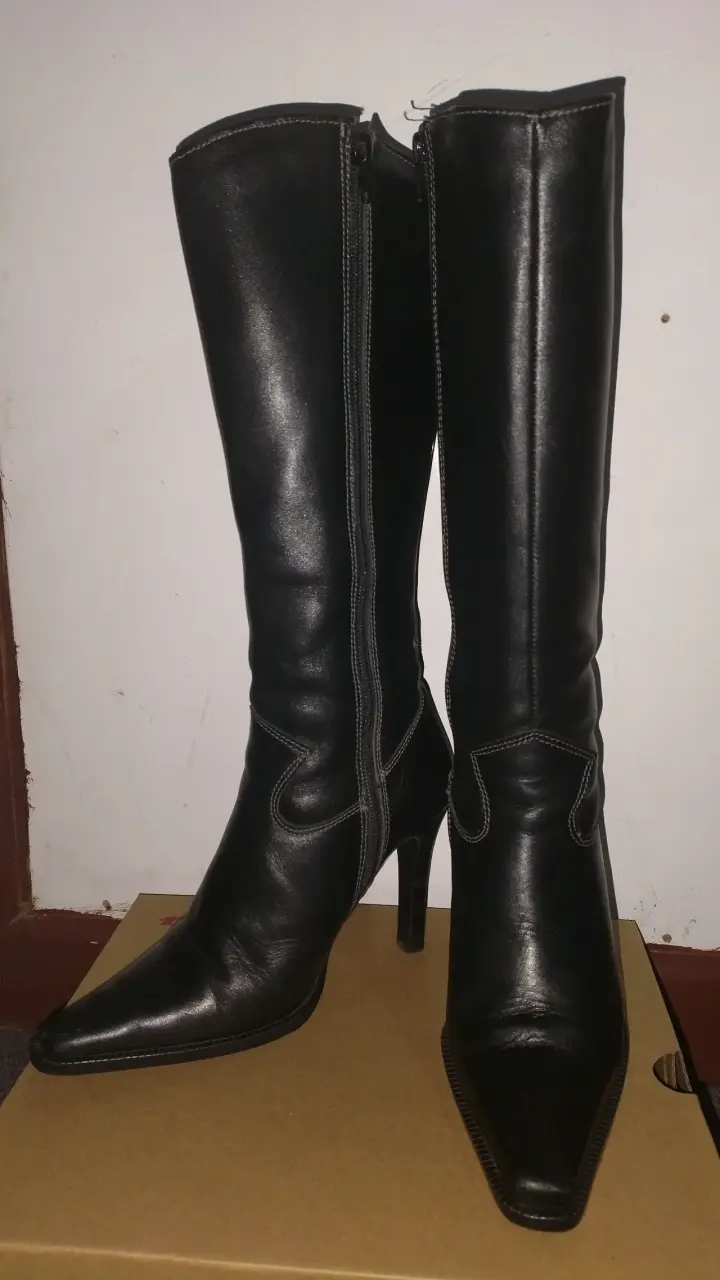 Botas Altas Punta Fina (Número 36) - 1