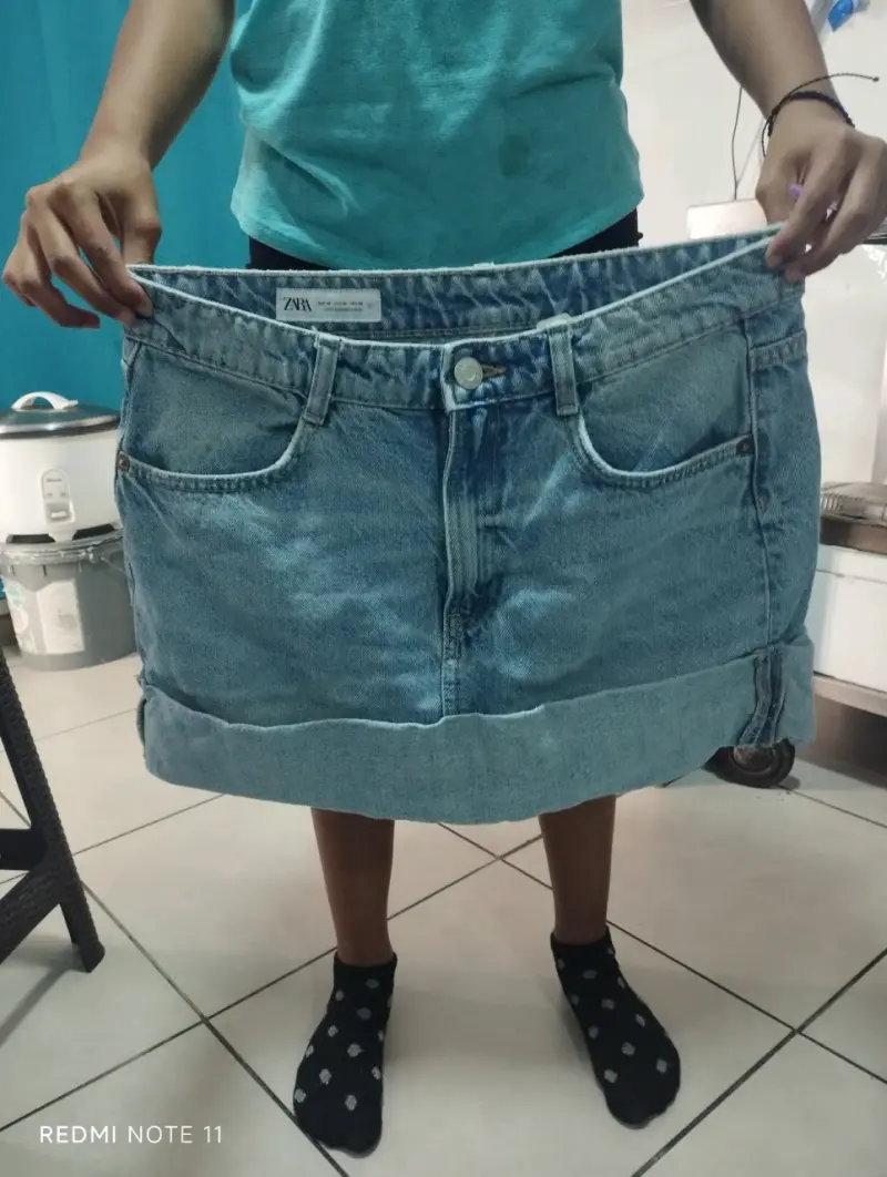 Falda de mezclilla azul Zara para mujer - 1