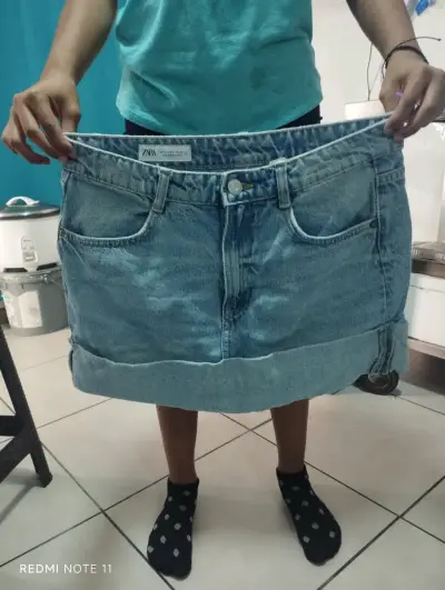 Falda de mezclilla azul Zara para mujer - miniatura 1