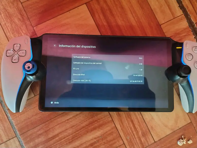 Consola portátil con mandos integrados y estuche - 2